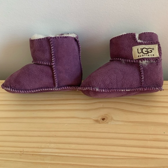 Size 4/5 warm plum colour soft sole baby booties. - Picture 6 of 6